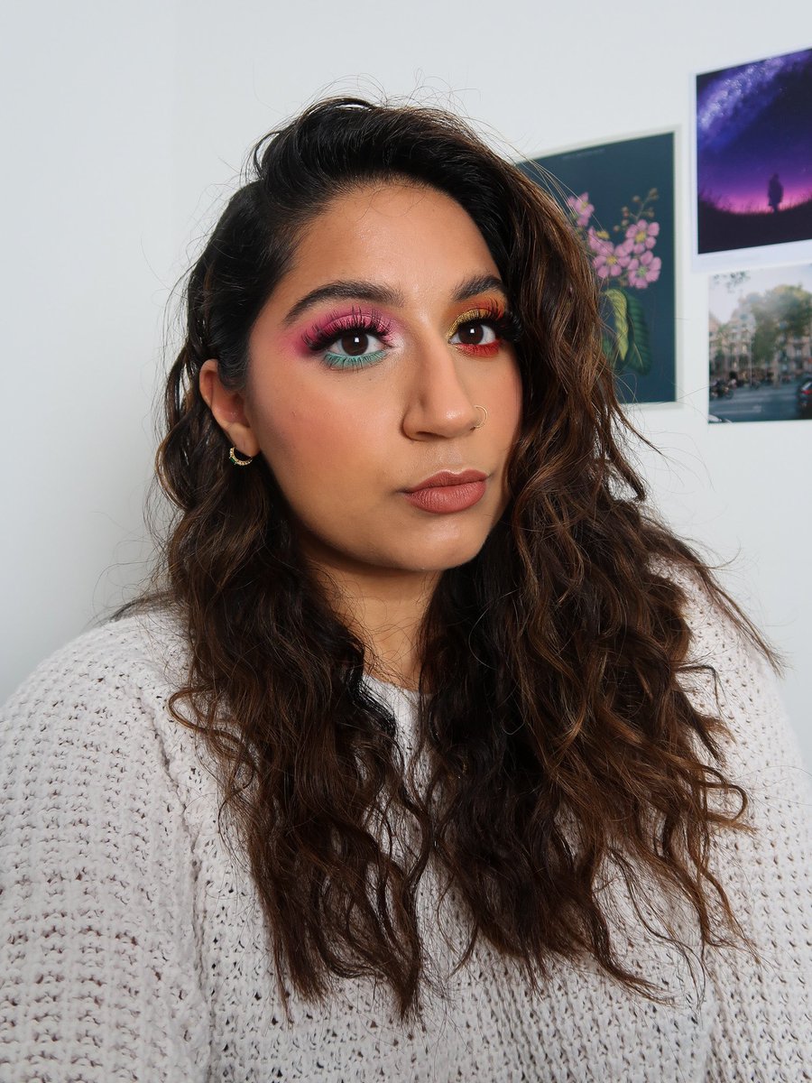 priyakudhail_'s tweet photo. Cheeky little Book Look for #TaherehMafi’s new book - #TheseInfiniteThreads 💕 https://t.co/J6uOmzjRZE