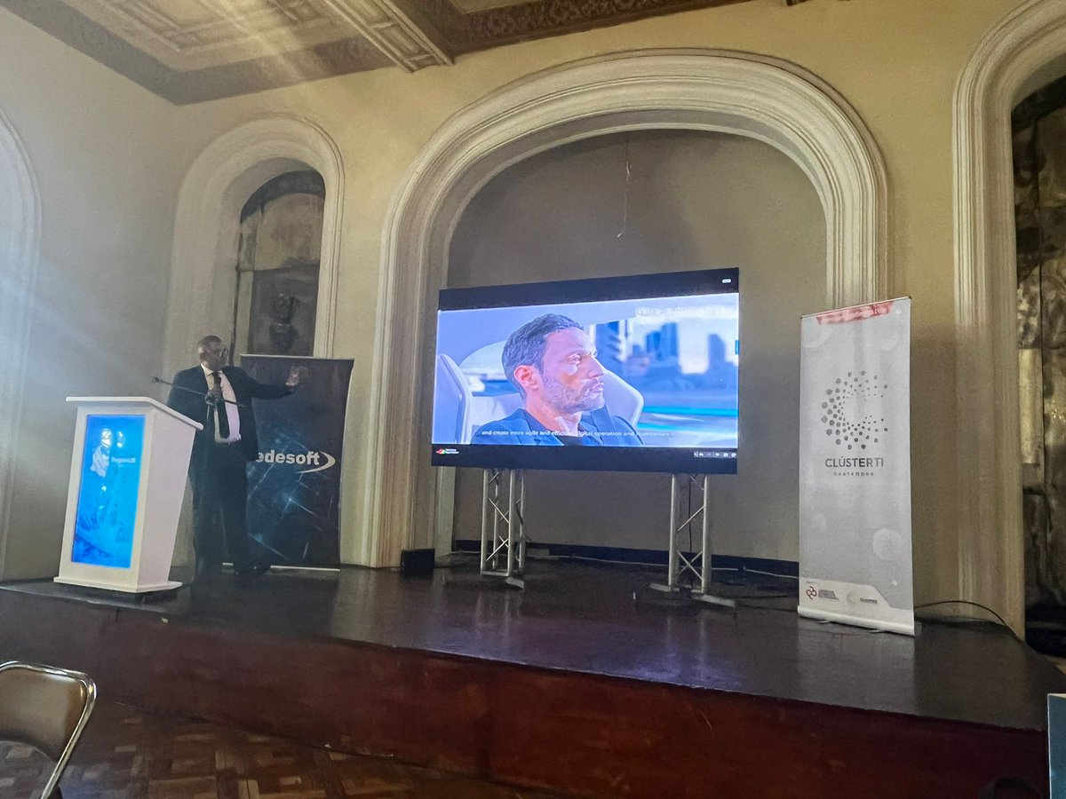 Huawei_Colombia's tweet photo. #AEstaHora | Inicia el Panel “Innovación En Redes Fijas Y Tendencias Tecnológicas💻” de nuestro Senior Product Manager👨‍💻, Pedro Romero (@pedrojromero)  en #RegiónLab Santander, evento organizado por  @FedesoftCol @cenisoft

¡No te lo pierdas! https://t.co/0y08EvFzhb