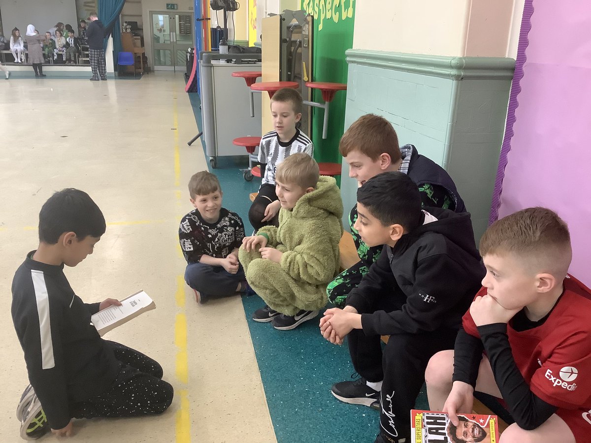 pp_accrington's tweet photo. Drop everything and read! #class21 made a surprise visit to #class15 to read to us this afternoon. Thank you for sharing with us! https://t.co/zeM3mztExA