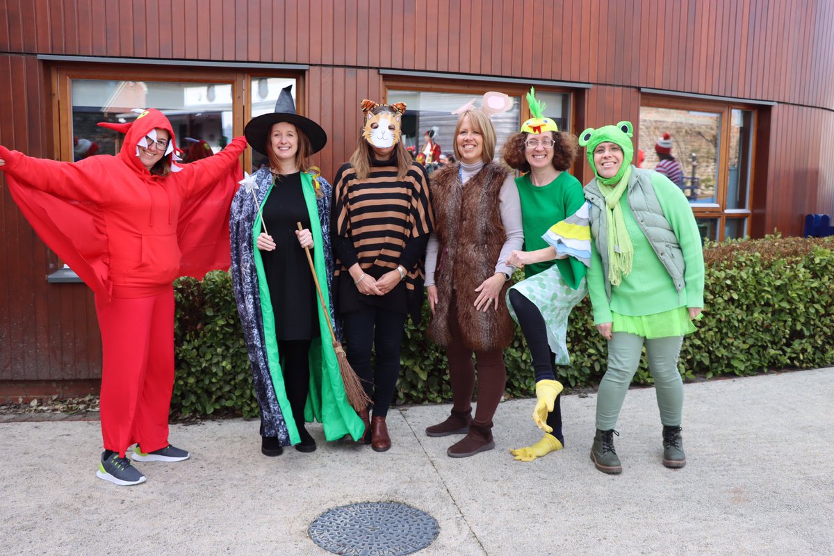 HawthornsEY's tweet photo. The Early Years children and staff have enjoyed dressing up for World Book Day! @HawthornsSchool https://t.co/Tl6ucjtb5X