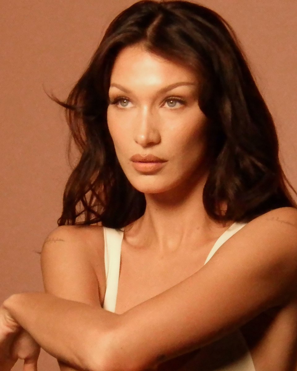 thehadidsource's tweet image. Bella Hadid is the new face of Charlotte Tilbury 🧚‍♀️