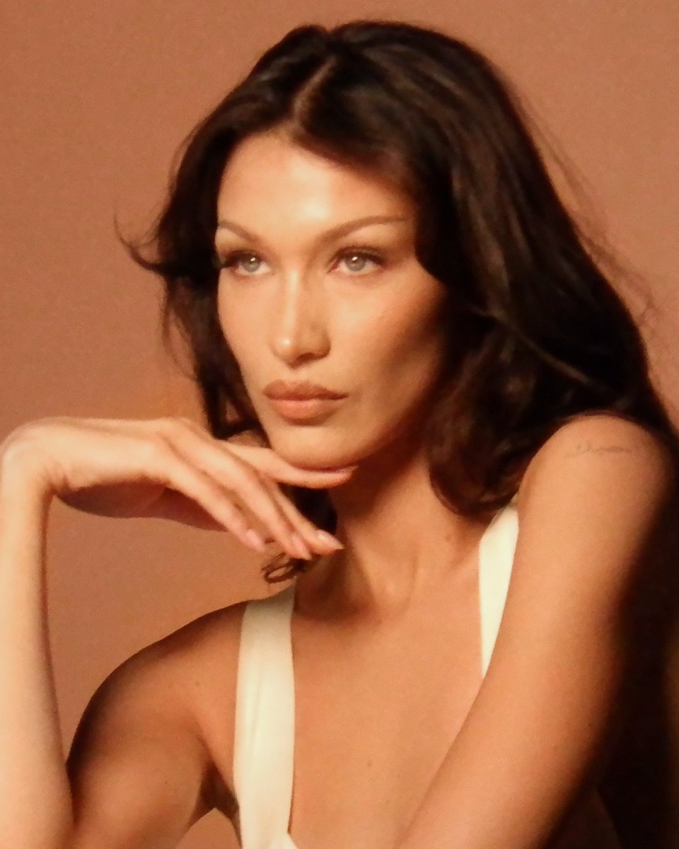 thehadidsource's tweet image. Bella Hadid is the new face of Charlotte Tilbury 🧚‍♀️