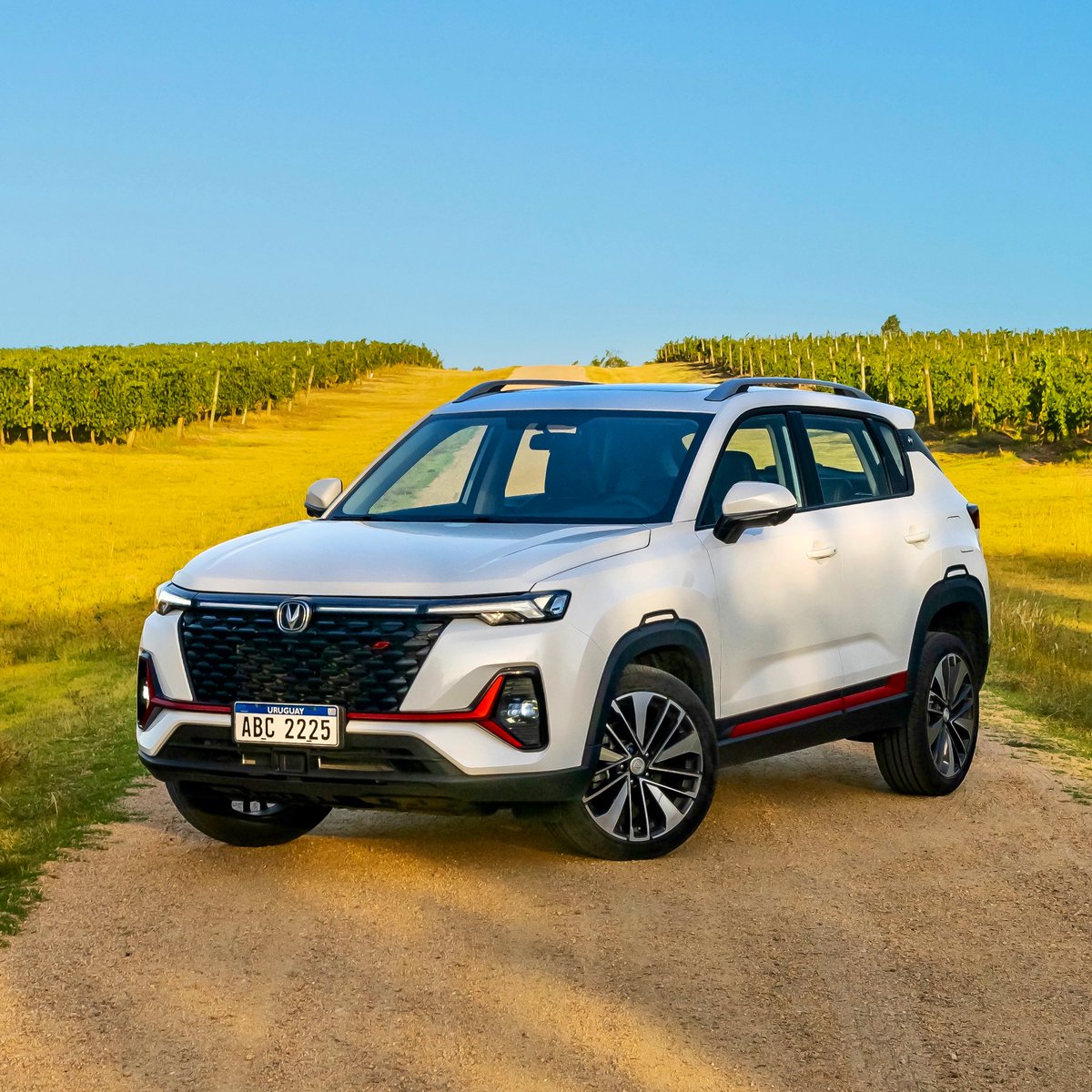 AutoblogUY's tweet photo. Probamos a la actualización estética y mecánica del @globalchangan #CS35Plus en su nueva versión denominada #Luxury

Evaluación completa en https://t.co/ep0ECDCleZ, próximamente.

#Changan #NewCS35Plus #ChanganCS35Plus #BlueCore #RedefiniendoParadigmas #ChanganAuto #ChanganSUV 🇨🇳 https://t.co/zRJoHsCG6f