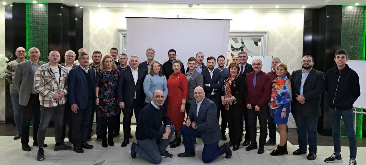 CiprianNanu's tweet photo. Inspiratie & cooperare la Atelierul de Lucru regional, azi, la #Craiova. Proiect #BUS4RoBOOST. Ne vedem si la #Cluj in 5 Mai 2023. https://t.co/tkOLXyLG1V