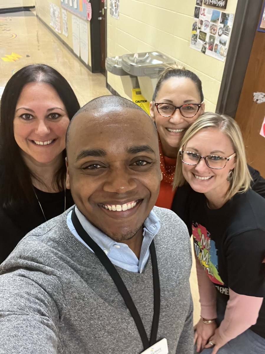 BRichburg78's tweet image. The Office of School Leadership and the Office of Academic Services collaborating, problem solving, and brainstorming best practices to positively impact student achievement. #TheWork #Teamwork