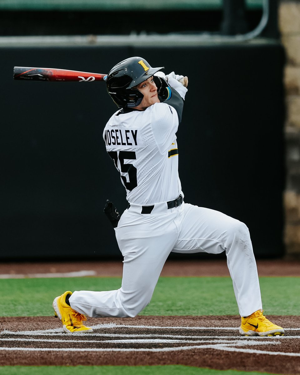 UIBaseball tweet picture