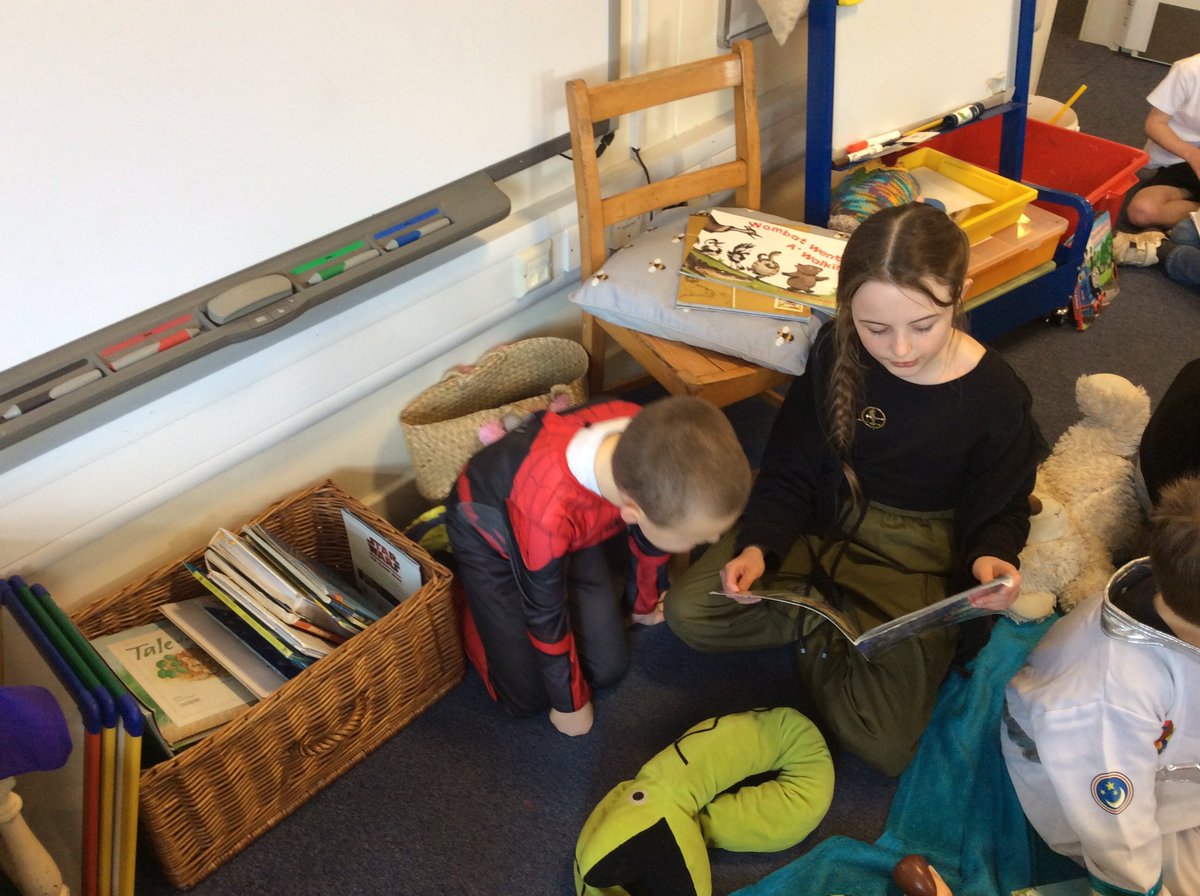 Seahorses_Class's tweet image. We’re having a lovely afternoon sharing stories with Y1 @cormorantsclass @hedgehogs_class @TurtlesClass @WillowsCE #WorldBookDay2023