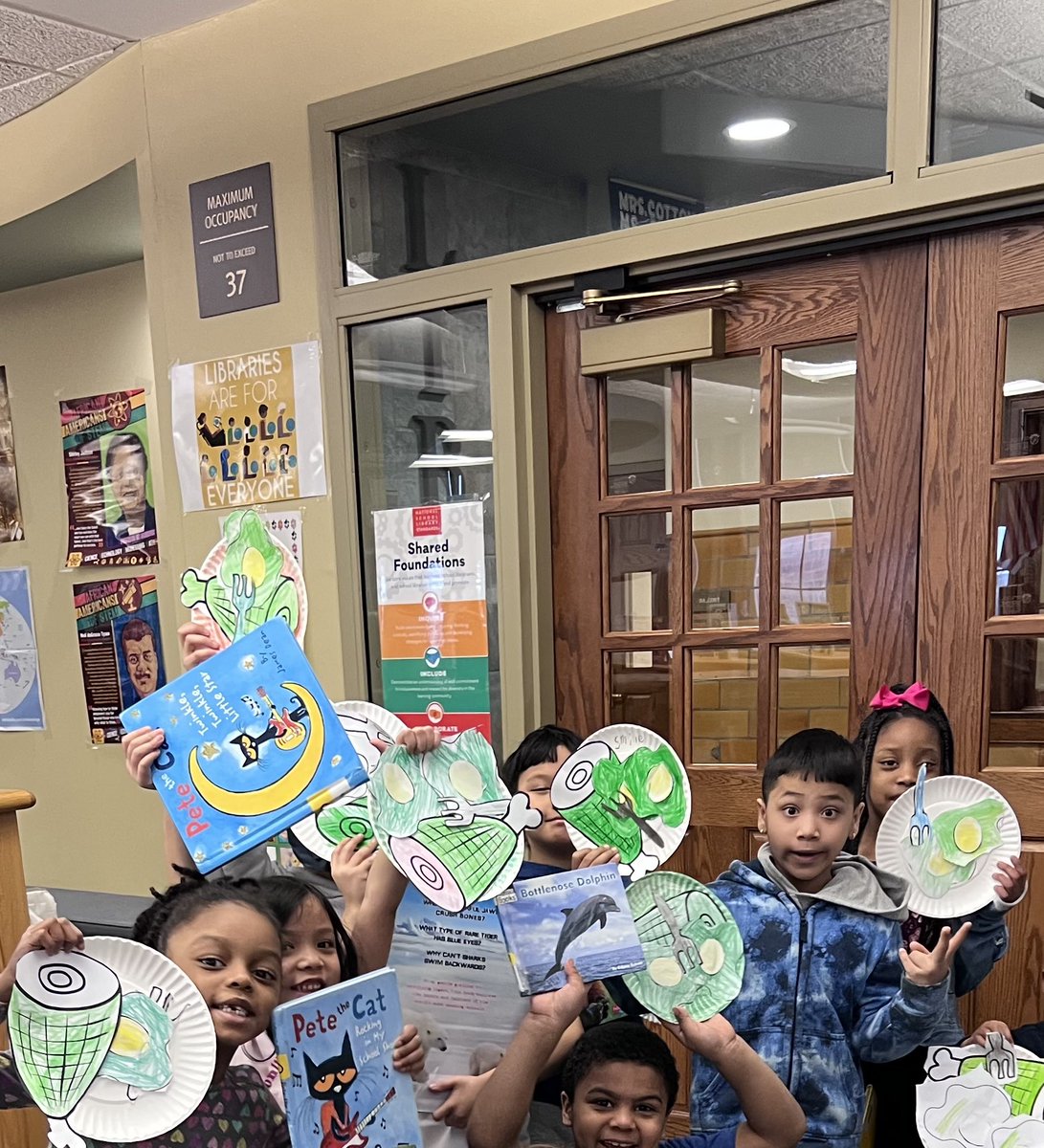 LibEricksen's tweet image. Happy Birthday Dr. Seuss! 📚🍳💚 #ReadAcrossAmerica2023 #ReadAcrossAmericaDay #DrSeuss #librariesrock #schoollibraries @HammondTerrilyn @RCSDLibraries @RCSDsch5 @NYBookDr