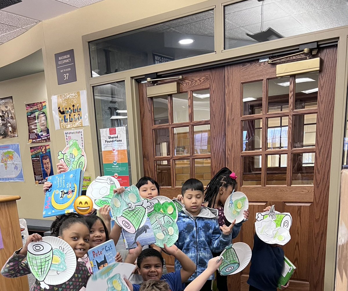 LibEricksen's tweet image. Happy Birthday Dr. Seuss! 📚🍳💚 #ReadAcrossAmerica2023 #ReadAcrossAmericaDay #DrSeuss #librariesrock #schoollibraries @HammondTerrilyn @RCSDLibraries @RCSDsch5 @NYBookDr