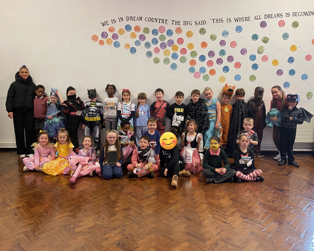 roscoeprimary3's tweet photo. What an amazing day year 2 have had celebrating world book day! How amazing do they look in their costumes!! 📚❤️ #WorldBookDay #RP_year2 https://t.co/DF9uFRfg7f