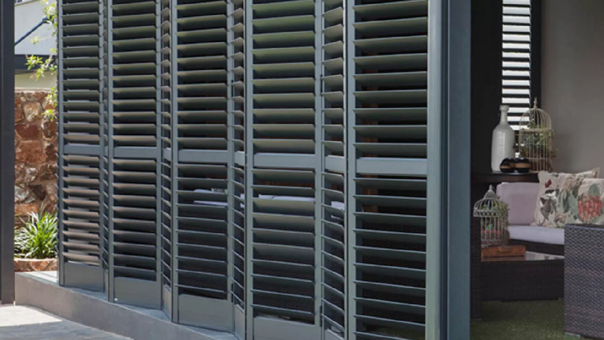 SAGardenandHome's tweet image. AMERICAN shutters ® ALUMINIUM SECURITY SHUTTERS DESIGNED FOR BEAUTY. BUILT FOR SECURITY. Exceptional safety, durability, and sophistication; our Security Shutters. Offer both security and style.  
087 238 2123 
americanshutters.co.za
#AMERICANshutters #SecurityShutter