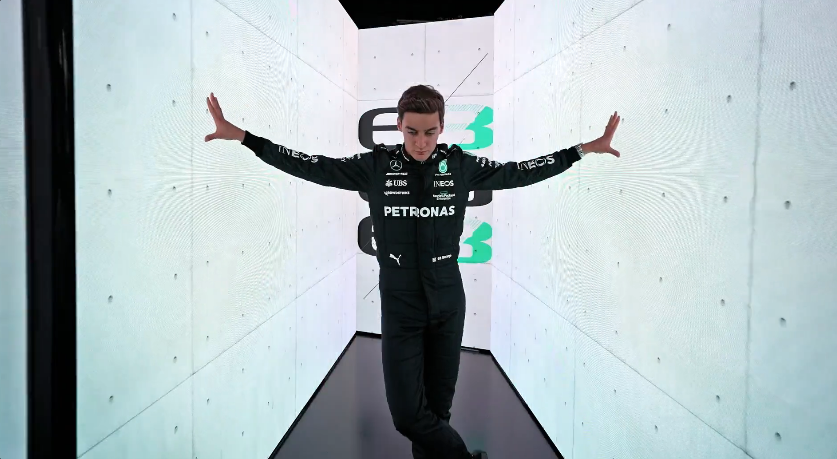 idreau_'s tweet photo. Ce que je retiens du générique de la F1 pour 2023 

- La taille du cou de Stroll
- Etienne Moustache 
- Dance avec les Stars 
- Le mec qui m'a volé mon gouter au collège https://t.co/raeagjEhB6