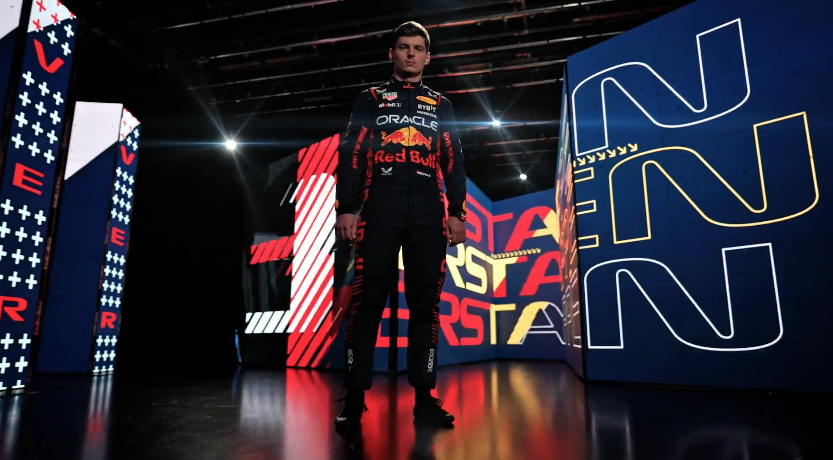 idreau_'s tweet photo. Ce que je retiens du générique de la F1 pour 2023 

- La taille du cou de Stroll
- Etienne Moustache 
- Dance avec les Stars 
- Le mec qui m'a volé mon gouter au collège https://t.co/raeagjEhB6