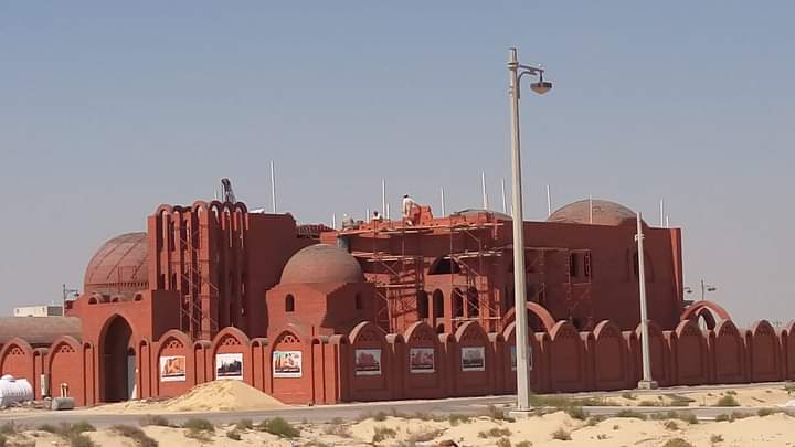 عملي المعماري الأخير بمدينة القطيف بشرق السعودية عام ٢٠١٦ لبناء قصر سكني على دوريين وبركة سباحة داخلية كنموذج فريد لتأصيل وتطوير العمارة الشرقية من تصميمي وتنفيذي بالطوب الأحمر الفخاري فقط....على مبدأ العمارة للحياة.