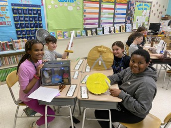 FTSD_'s tweet photo. Engaged students mean lots of learning & smiling faces. Check out some of our Florence Township Riverfront School student's projects and classroom activities! #RiverfrontRocks https://t.co/jr3vRHGMp1