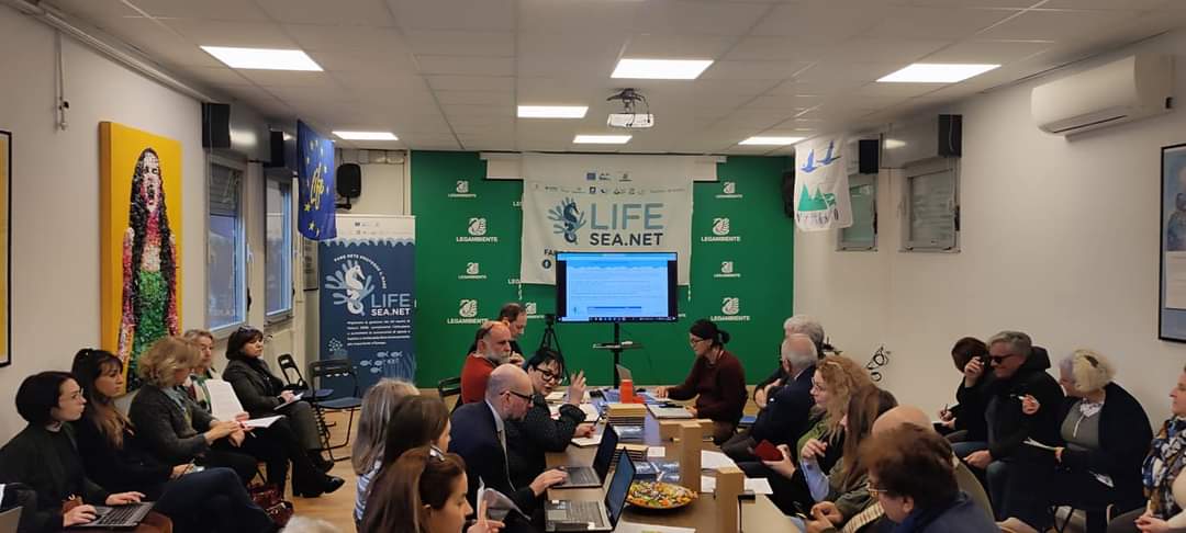LegambienteLab's tweet photo. 🔵 Oggi seconda visita di monitoraggio della Commissione Europea per il progetto #LifeSeaNet presso la sede di @Legambiente a cui partecipano tutti i partner. #farerete protegge il #mare https://t.co/LcOenYyZri
#governance #Natura2000 #EUBiodiversity #LIFEprogramme #LIFEproject https://t.co/hKkKK8NGPq