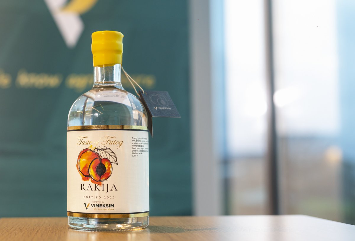 vimeksim's tweet photo. ▪️RAKIJA▪️ Crafted by Vimeksim
Taste of Futog 🌱
100% organic, premium quality strong spirit drink🥃
#rakija #kajsija #kruška #apricot #pear #vimeksimsrb #vimeksimkooperacija #domesticproduct #futog #novisad #srbija https://t.co/AaEhQ7AMnC