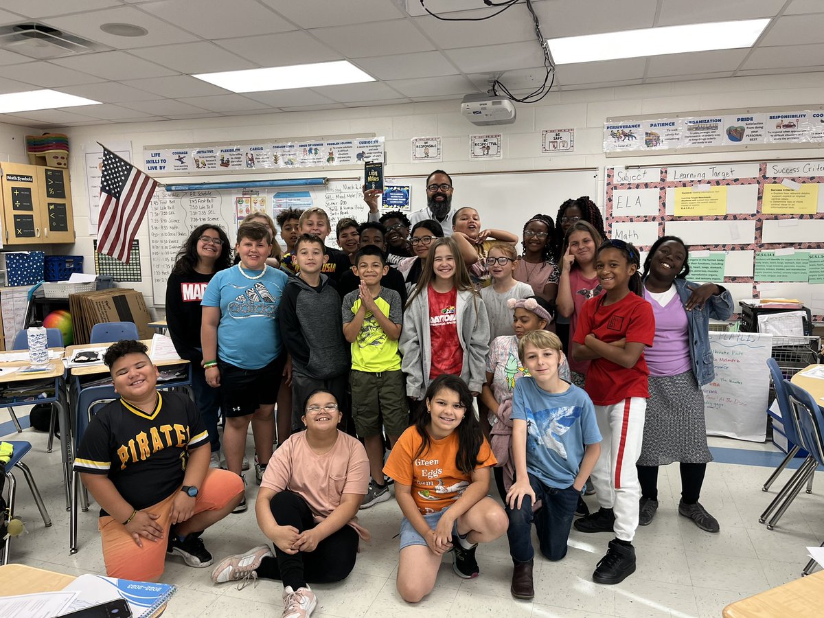JulienneSaccon1's tweet photo. Happy Birthday Dr. Seuss! It was a great morning for Read Across America! Thank you to our awesome Deltona Mayor for coming in to read to my class during our One Book One School event! My students loved being introduced to “The Lion of Mars!”
@AvilaForDeltona @santiagoavilajr https://t.co/fvarzof4Hi