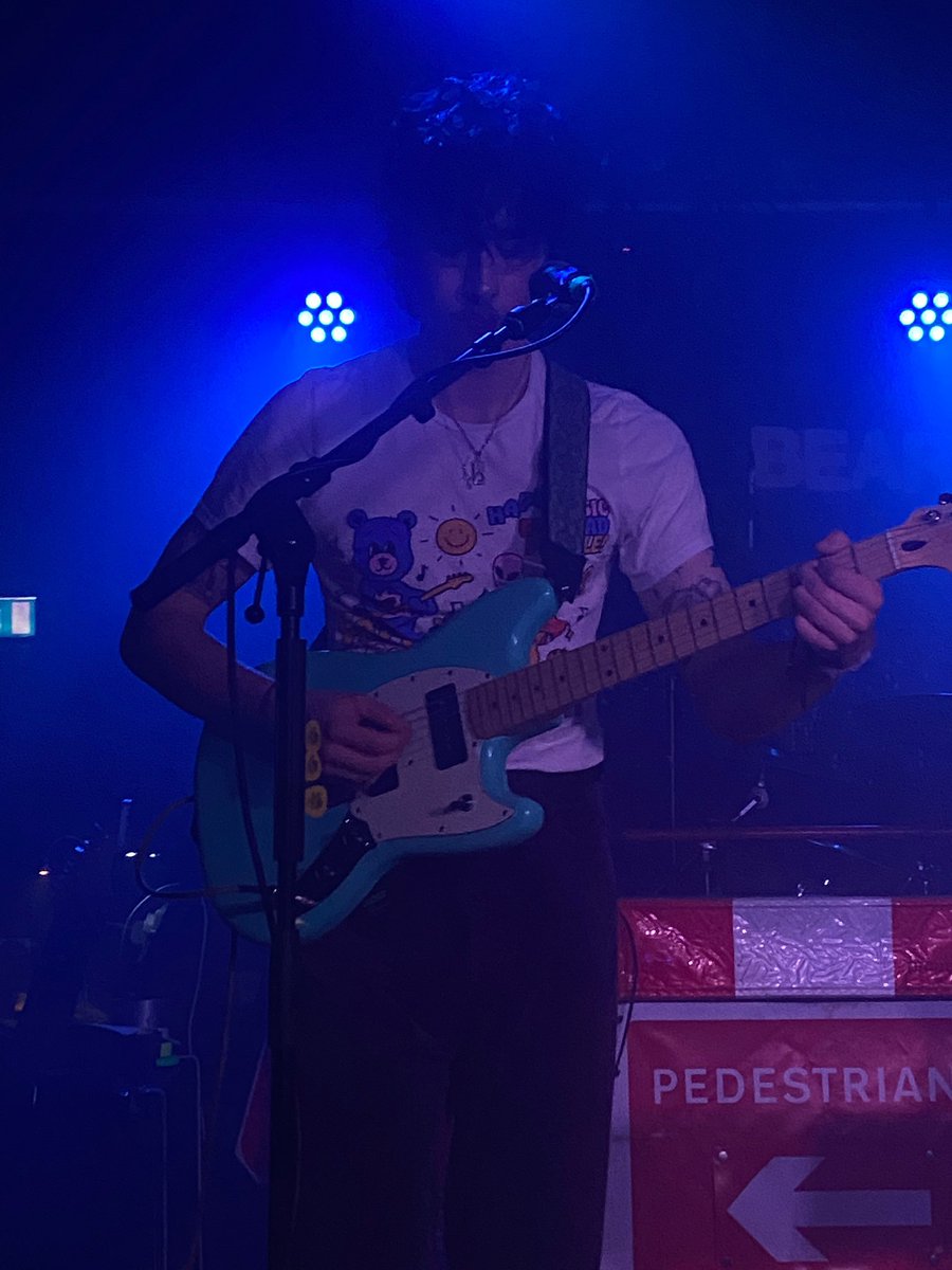 gaze2cassiopeia's tweet photo. HAPPY #NICKDAY !!!!!!
the only guitarist ever actually, happy birthday @bearsintrees :D https://t.co/gL2awC1bUd
