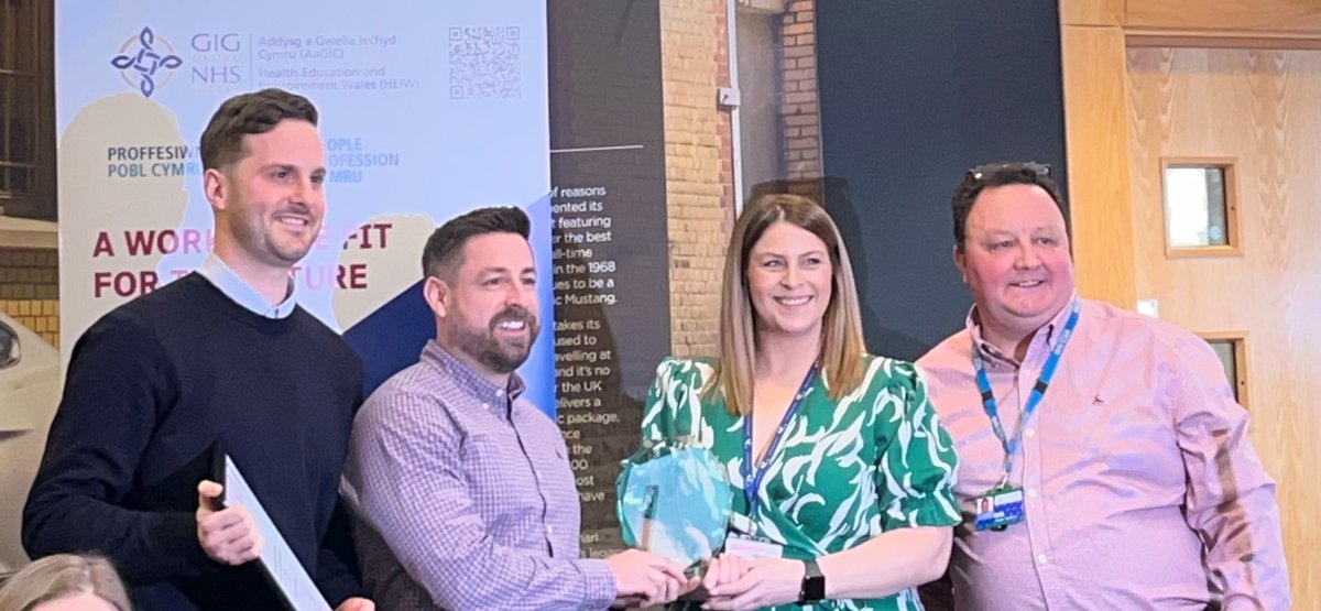 GCS_Training's tweet photo. Roedden ni’n falch iawn o noddi’r Wobr Addysg, Dysgu a Datblygu ddoe yng Ngynhadledd @HPMACymru.

Llongyfarchiadau i @CwmTafMorgannwg ar ennill y wobr! 🏆

#HPMACymru https://t.co/s7fKI2FZ3S