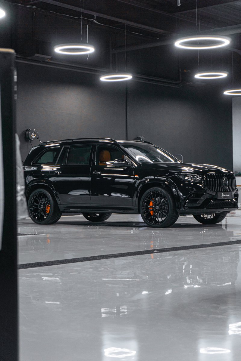HOF_Manufaktur's tweet photo. HGLS in Black with details in orange.
#hofele #hgls #mercedesbenz #sindelfingen #Germany https://t.co/rnKj7HynFY