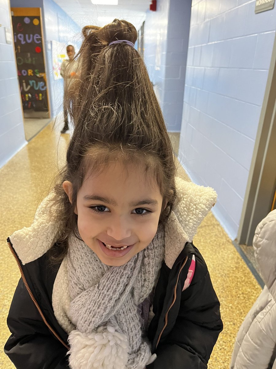 VBMoody's tweet photo. More crazy hat and hair day pics for Read Across America Day https://t.co/iDwlKycPpo