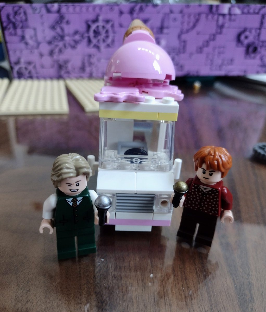 SparklingIt's tweet photo. I got it! And my 6 year old started it already. She finished the ice cream truck. How cute are V and Jin? I love that V is winking. #BTSLEGODynamite #bts @LEGO_Group #BTSV #BTSJIN https://t.co/Mxy3lq192g