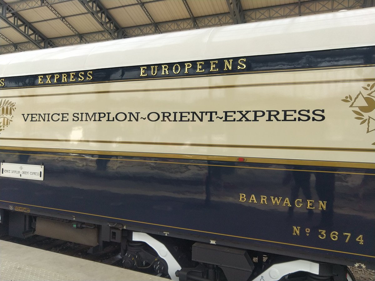 Moment rare ce midi en gare de @VilledeTroyes qui a vu l'arrêt d'un train exceptionnel... 😍

Cela n'existe pas que dans les romans d'Agatha Christie 😉 et ça donne des envies de voyages...

👇👇👇

belmond.com @belmond 

#TheArtOfBelmond