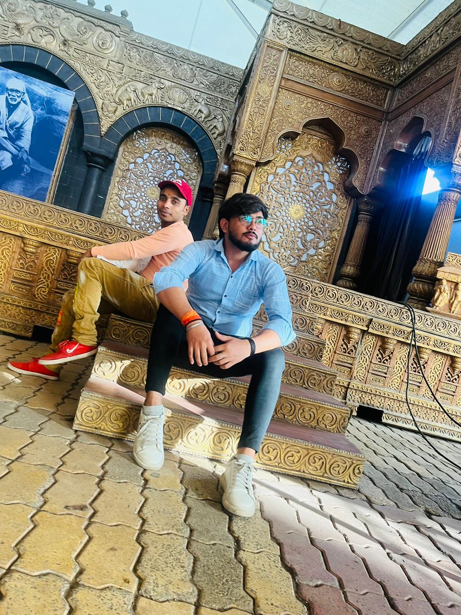Enjoying in mumbai with friends
हमे फिर से सुहाना नजारा मिला है,
          क्योंकि जिंदगी में साथ तुम्हारा मिला है।
अब जिंदगी में कोई ख्वाहिश न रही,
       क्योंकि हमे तुम्हारी यादों का सहारा मिला है।।