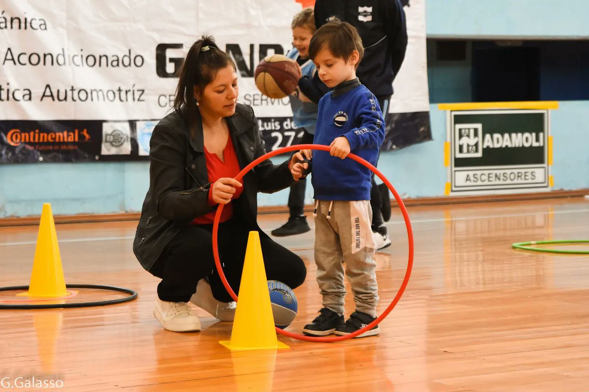 👋 ¡𝗛𝗢𝗟𝗔 𝗕𝗔́𝗦𝗤𝗨𝗘𝗧 𝗣𝗨𝗘𝗡𝗧𝗘! 🔵⚪️

Este sábado 4/3 comienza el 2do año de esta escuelita que tan felices nos hace.

Se realizará todos los sábados a las 10am y tendrá lugar para niñxs y adolescentes con TEA y síndrome down.

📲 Por inscripciones 091 923 053