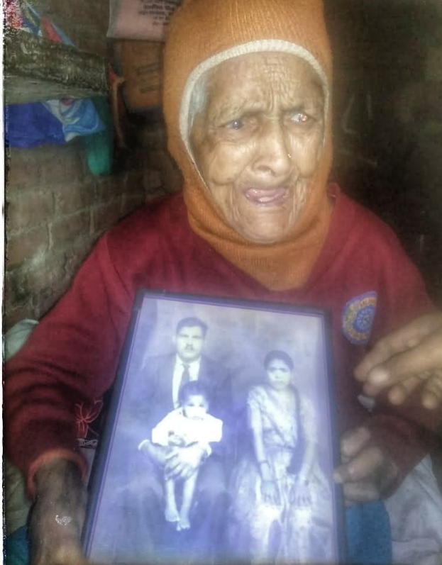 Memories of 2019,  95 year old #VeerNari Smt Vidya Devi Ji, whose husband

SEPOY CHANDERBHAN SINGH
13 KUMAON

was one of the 114 AHIR's to immortalize in the Battle of #Rezangla on 18 November 1962.     #ShouryaChakra