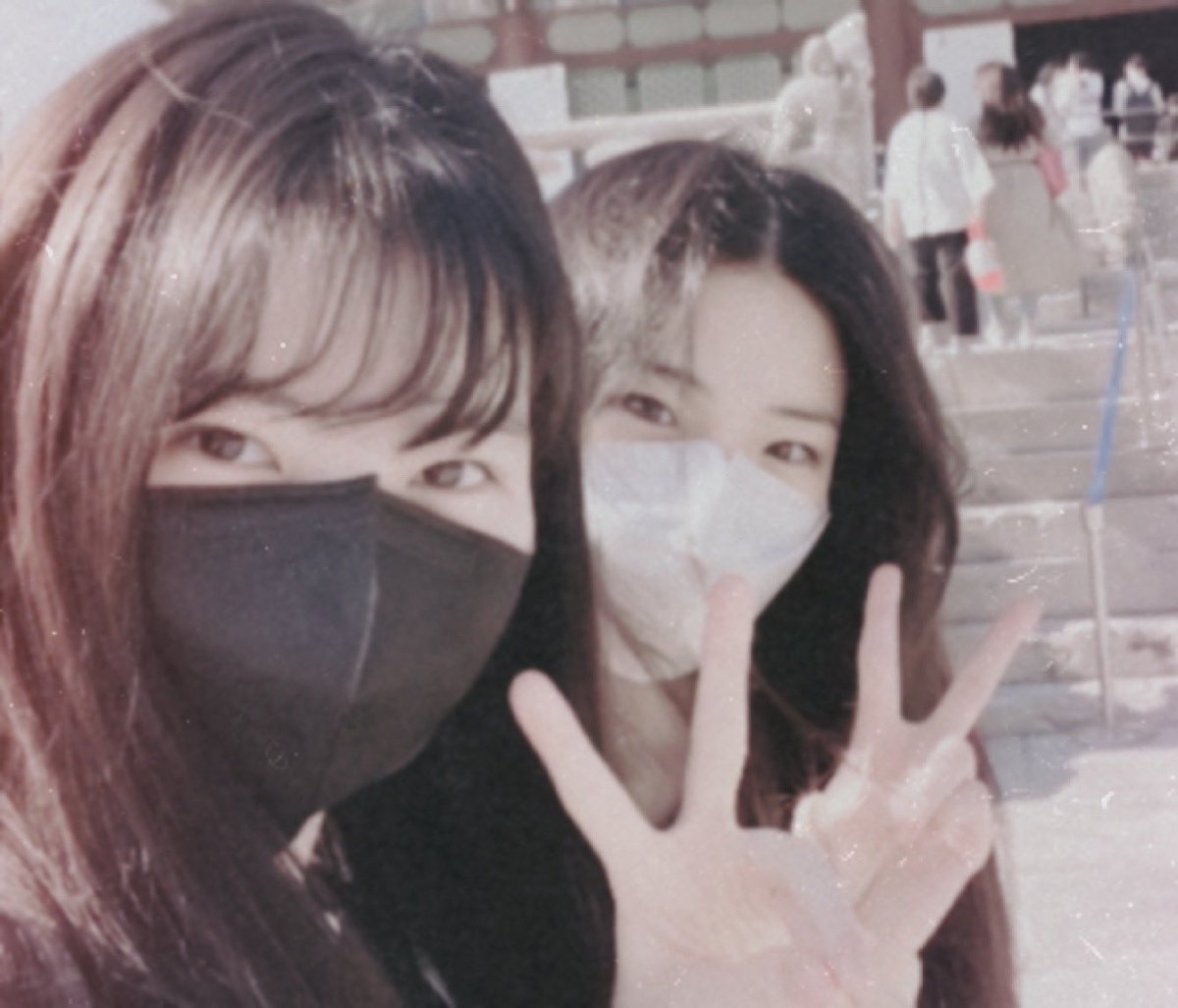 around this time, we have changed a lot compared to the first time we have encountered each other. in addition, we have looked more korean than the before! we utilized our mask and have a good walk under the sun, the bright weather was supporting our plan on that exact day. 🧺🧸