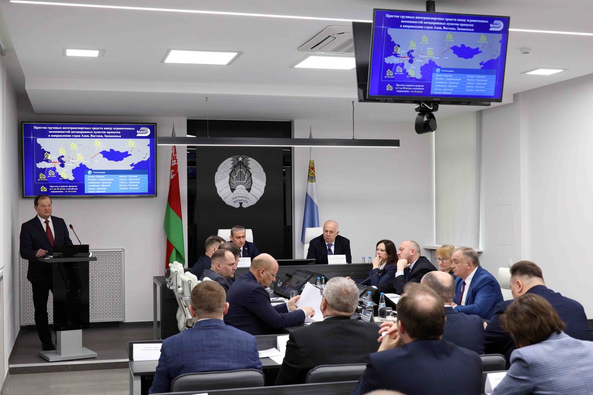 Минтранс подвел итоги 2022 года и определил задачи на 2023-й

Подробнее:mintrans.gov.by/ru/press-tsent…