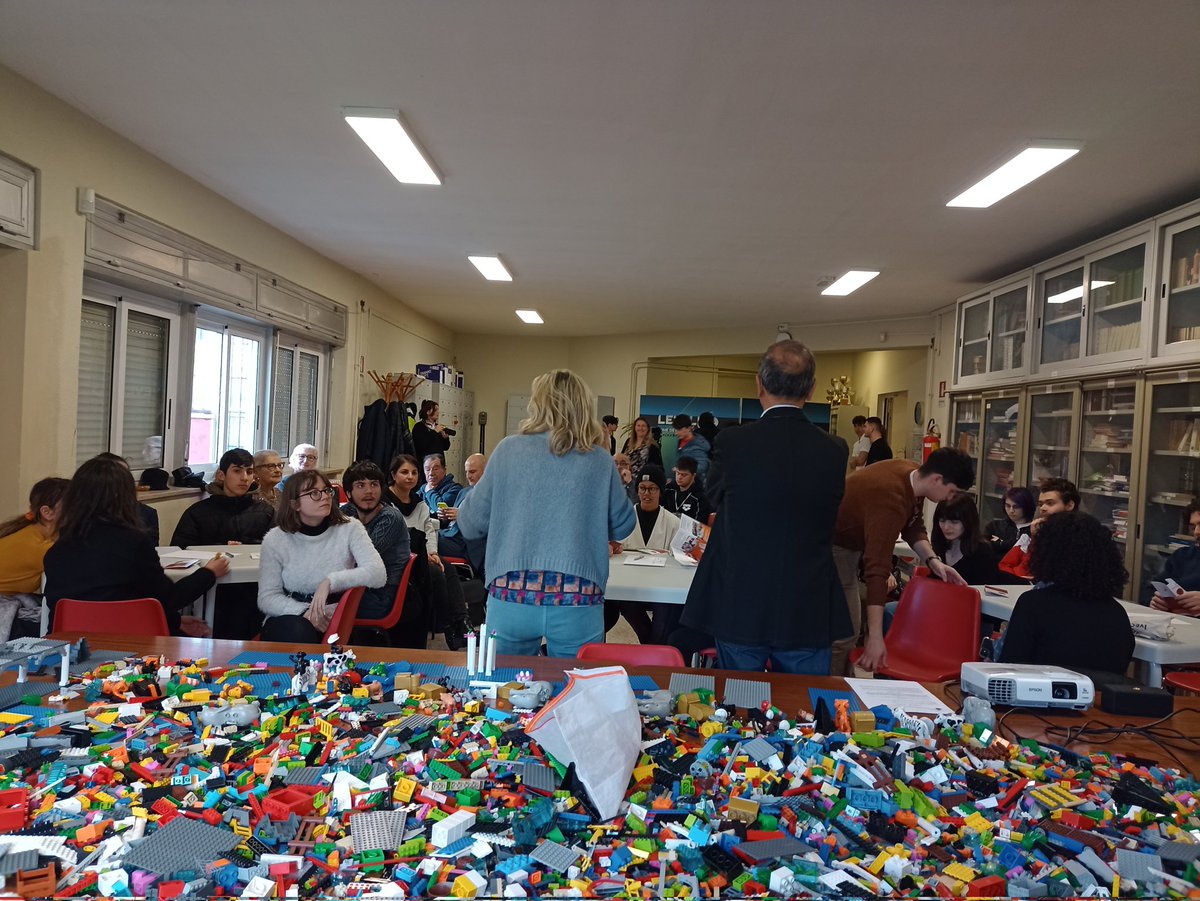 FmdGiovanna's tweet photo. Al via il #SustainabilityCreathon all'IIS Carlo Urbani di Ostia.
Insieme a studenti, associazioni del territorio e cittadini per coprogettare la trasformazione digitale e sostenibile del territorio di Ostia.
#SmartHeartRome 
@fmdigitale 
@Roma https://t.co/TYpEs9Ug1i