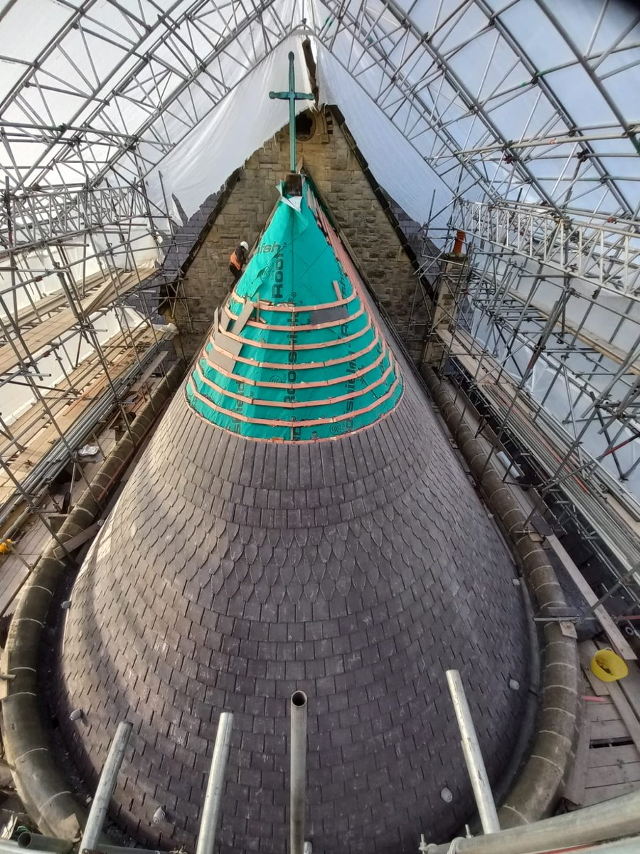 The setting out of the Welsh Blue Slate on the apsidal chancel roof at @HolyTrinityLlandudno has proved an unusual challenge.  #llandudno #historicalbuildings #conservation