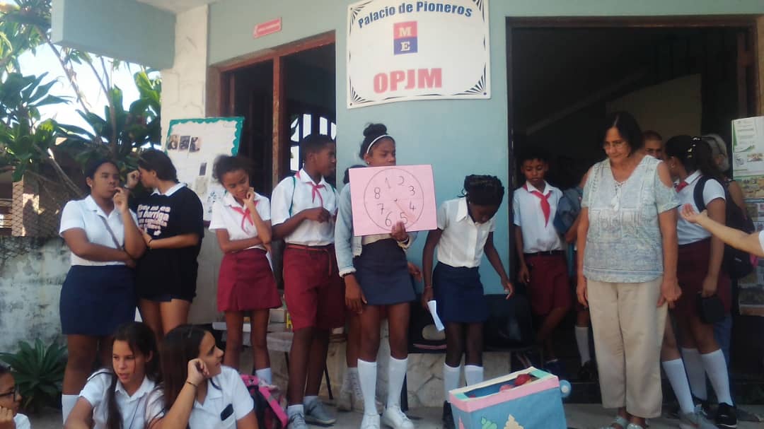 Escuelas primarias y secundarias del consejo popular #Matanzas Oeste realizan exposición de medios de enseñanza de los círculos de interés de Pedagogía, Viales y Forestal.
#dmemtz #MatancerosEnVictoria #educacion #mined #CubaMined #MejorEsPosible #SomosCuba #JuntarYVencer #GobMtz