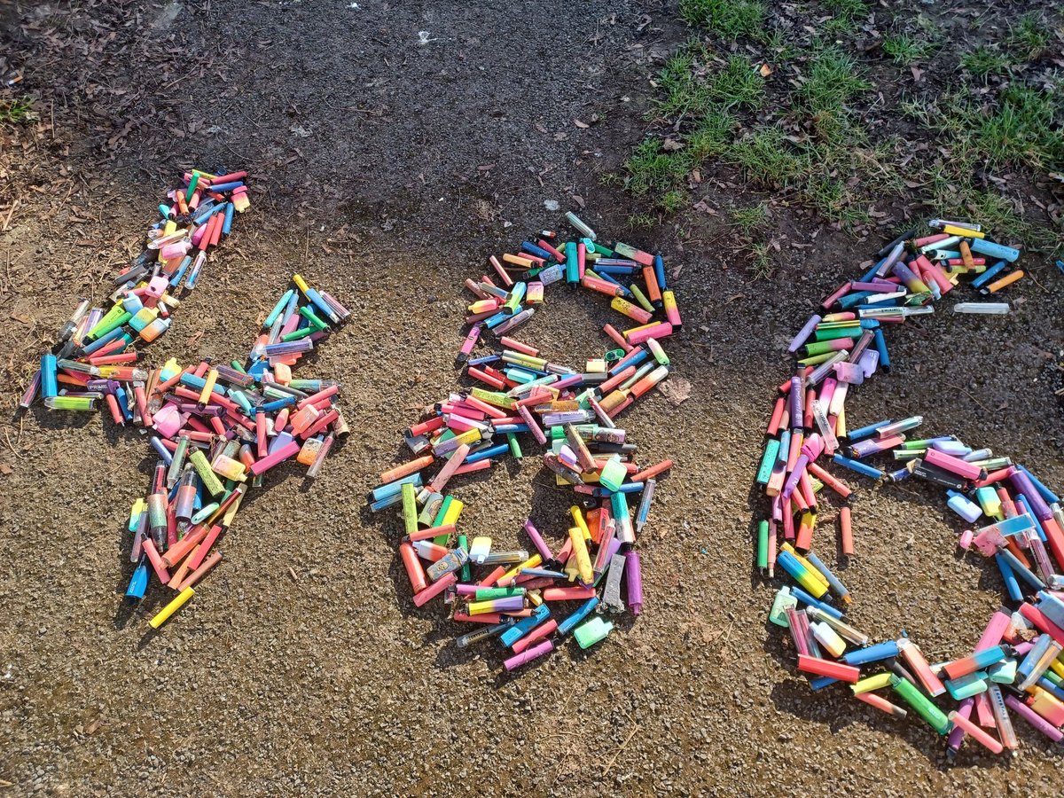 Rubyjones1926's tweet photo. 4️⃣8️⃣6️⃣ disposable vapes cleared off the streets of #Aylesbury by @AylesburyWombl1 in Feb.... &amp; that's all we know about 😱

@KeepBritainTidy @aogdennewton @JuliaBradbury @UKrubbishwalks @TalkRoberto @BBCBabs_michel @JustinDealey @AylesNews @RobBAylesbury @LessWasteLaura https://t.co/cbYdrliC9u