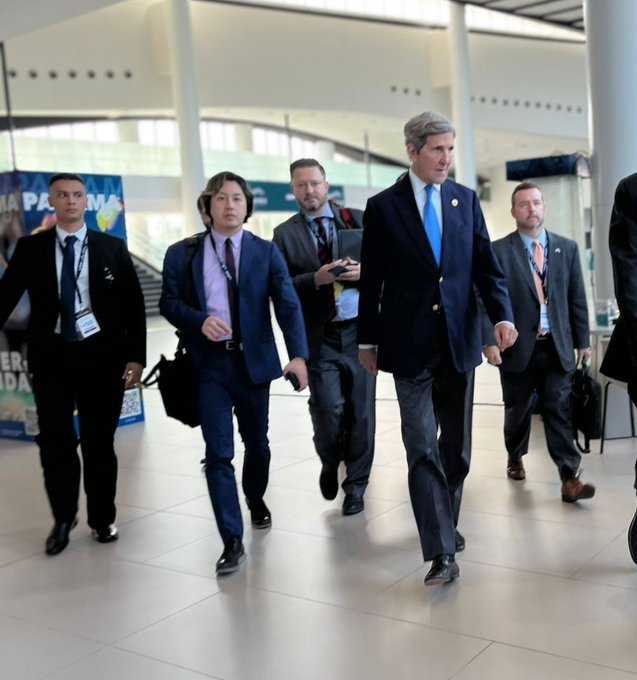 John Kerry, enviado presidencial especial para el 
<a href="/ClimateEnvoy/">Climate at State</a>, se encuentra en Panamá y participa de la conferencia  @OurOceanPanama, donde se buscarán soluciones a la crisis climática y la conservación del mar.  Vía: <a href="/USEmbPAN/">U.S. Embassy Panama</a> #NacionalesKW