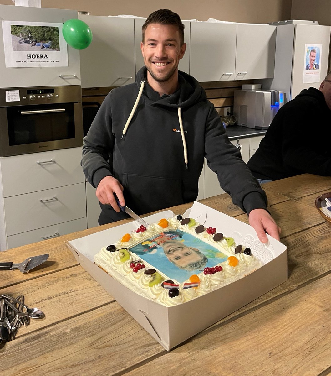 Alweco's tweet photo. De vedette van VV Lyra 3 is dus al 12,5 jaar in dienst bij ALWECO. En daar zijn we trots op!

Deze week vieren we met Roy de Jong dit mooie jubileum. 

Lees meer https://t.co/qetIpooIKa https://t.co/gm5SwuK7nq