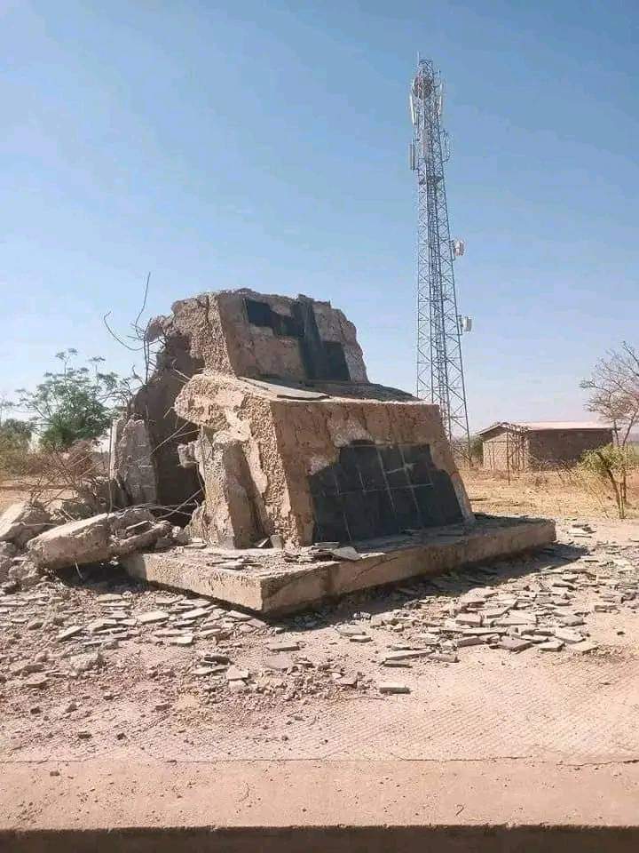 ProfKindeya's tweet photo. The #Eritrean army has been insistent in destroying everything in #Tigray. If there were stars or a sky only for Tigray, they would have fired at the Universe. True to their nature, they have destroyed the monument in memory of Gen Hayelom at #Adinebrid. Shame #EritreaOutOfTigray https://t.co/2O9ROqOfU7