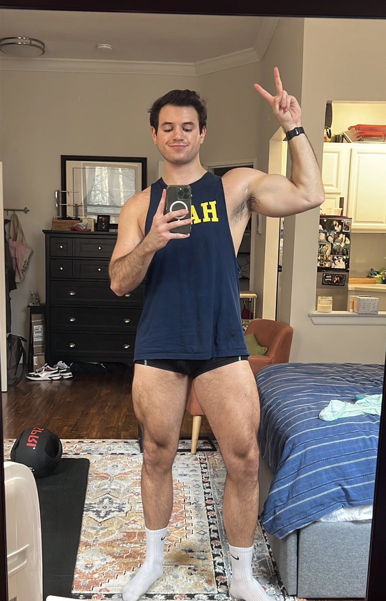 alexaldente's tweet photo. Not beating the peace sign in every selfie allegations https://t.co/F1AGp5EtOj