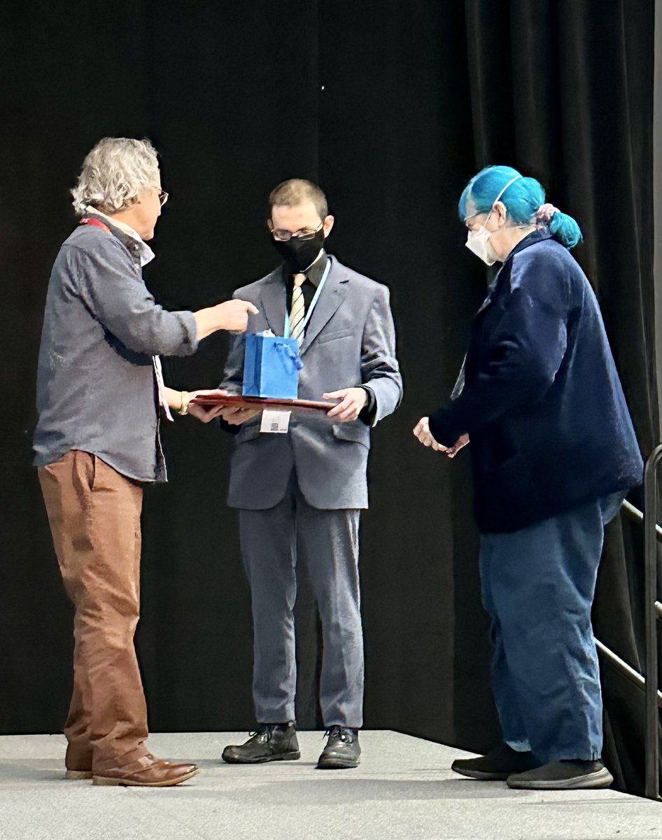 FlyBaseDotOrg's tweet image. Sian Gramates and Damien Goutte-Gattat accept the Drosophila Community Service Award on behalf of the FlyBase Curatorial Team, for gathering and organizing the information that drives Drosophila research.