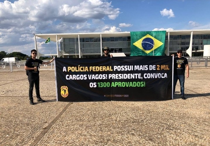 DiegoAl04526989's tweet image. Agora é a hora!  Podemos atingir o MAIOR efetivo da história da Polícia Federal.  #Somos1270 aprovados aguardando a convocação. Contamos com o governo federal para fortalecer a instituição mais bem avaliada pelo povo brasileiro. ⬛️🟨  #ConvocaTodosPF2021 l @FlavioDino