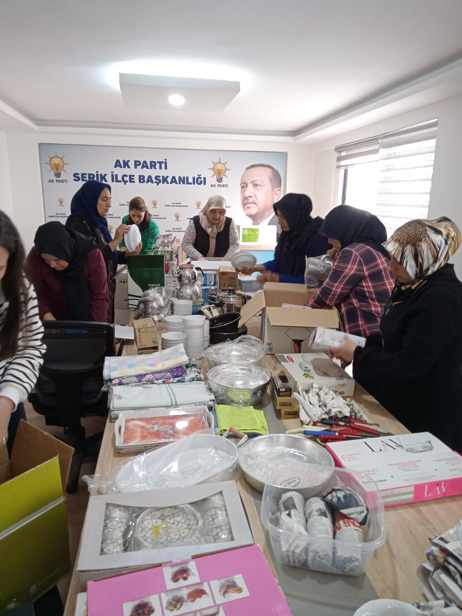 akkadinserik07's tweet photo. #SıcakSofralar tekrar kurulsun diye Ak Parti Serik Kadın Kolları olarak #MutfakSeti kampanyasına katkı sağlayan herkese teşekür ederiz..
#TekYürekTürkiye 🇹🇷
@aysekesir
@alicetin_07
@Aysekeyikyilmaz
@akkadinantalya
@hasan_yldrm07
@serikakparti
@esmahancan07
@ismailykn07 https://t.co/HwaoBYLXUs