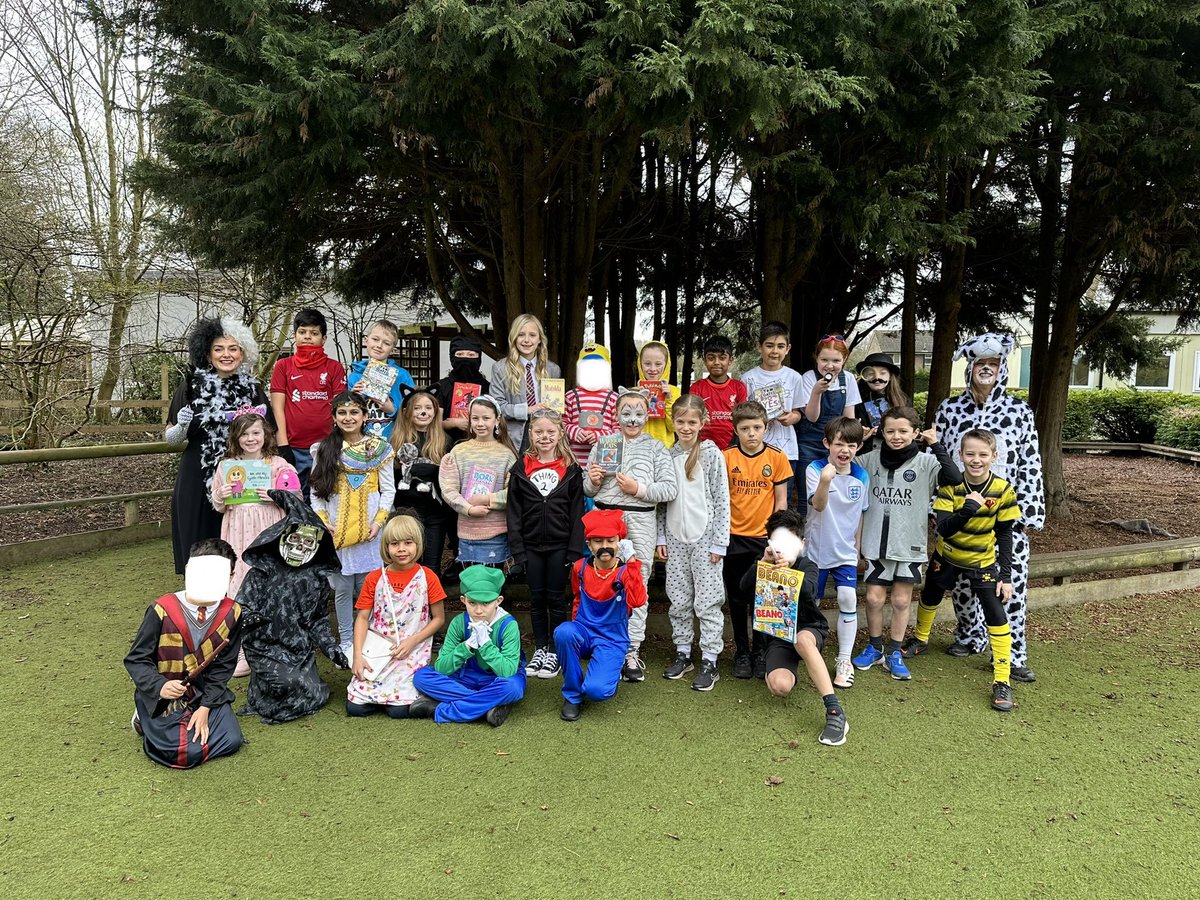 Edwaltonprimary's tweet photo. Great effort for world book day from Year 4 👏🏼📚 https://t.co/8ZUdKaSvpA