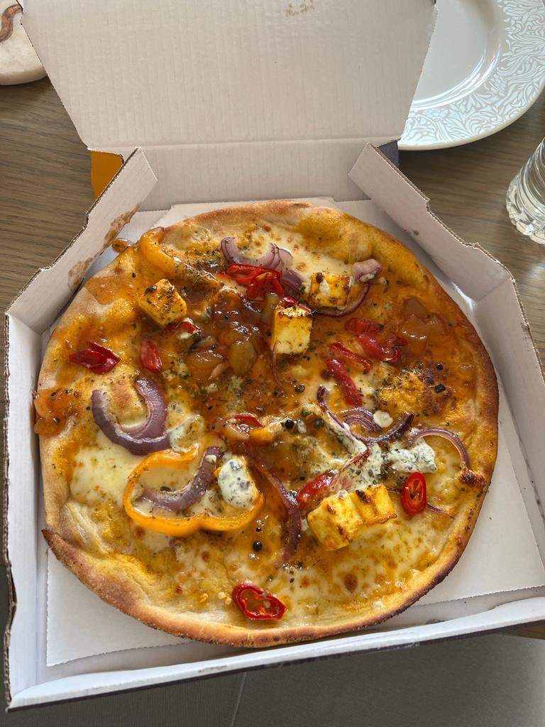 JayBains1's tweet photo. @PizzaExpress your paneer pizza is a joke! 4 cubes of paneer?! https://t.co/X73WqxjMWl