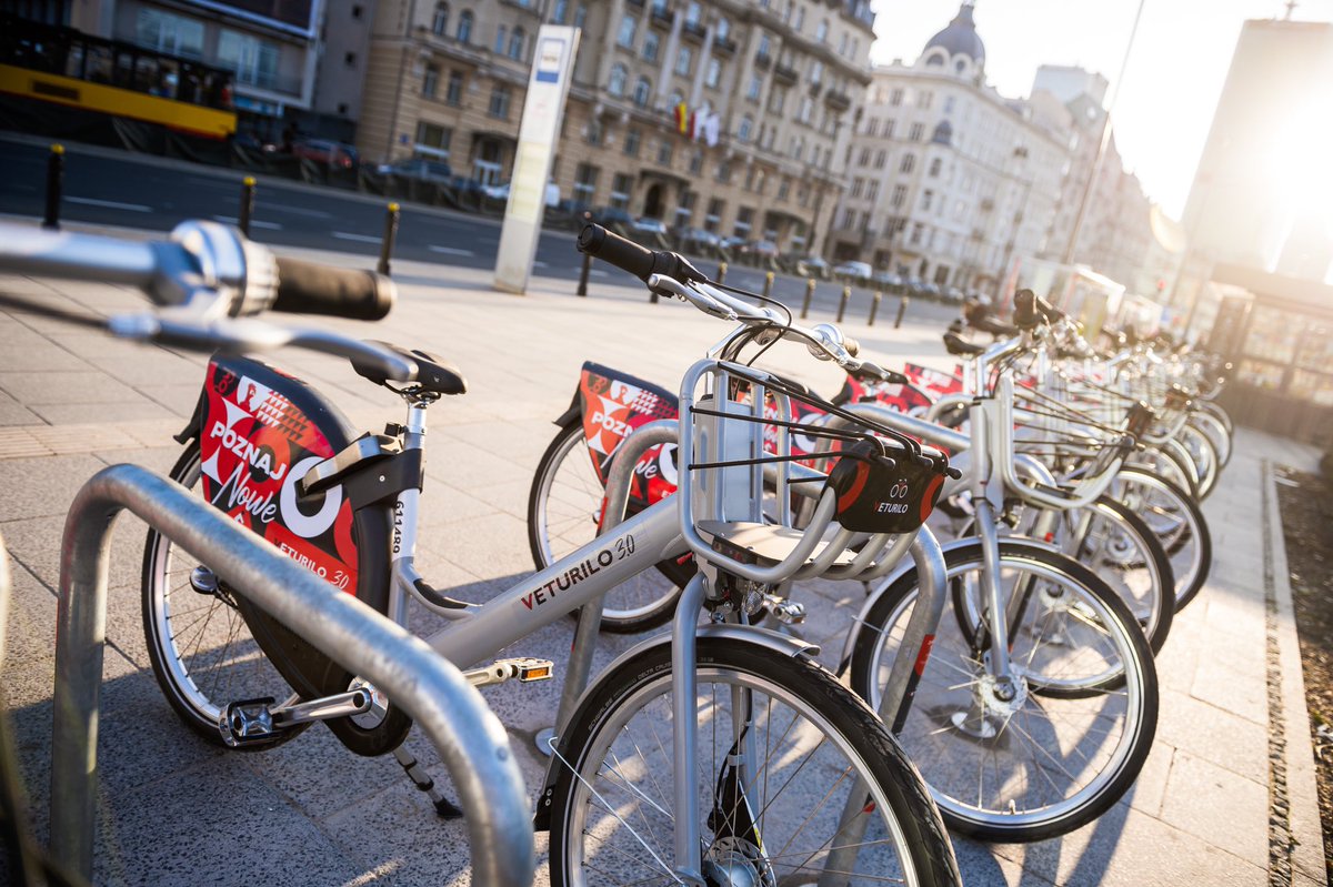 trzaskowski_'s tweet image. Nowe rowery, nowe stacje, proste wypożyczenie i zwrot. Ruszył sezon na zupełnie nowe Veturilo! To 3 tys. miejskich rowerów - w tym elektryki i tandemy, dostępnych na ponad 300 stacjach we wszystkich dzielnicach @warszawa.