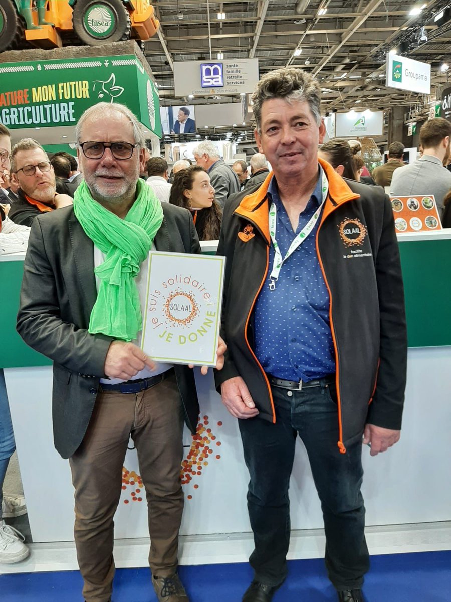 Solaal_PdL's tweet photo. La @ChambagriPdL est passé sur le stand de @SOLAAL_ pour parler don agricole. 
Merci à nos partenaires engagés aux côtés de SOLAAL depuis nos débuts ! #paysdelaloire #DonAgricole https://t.co/uyznN1chht