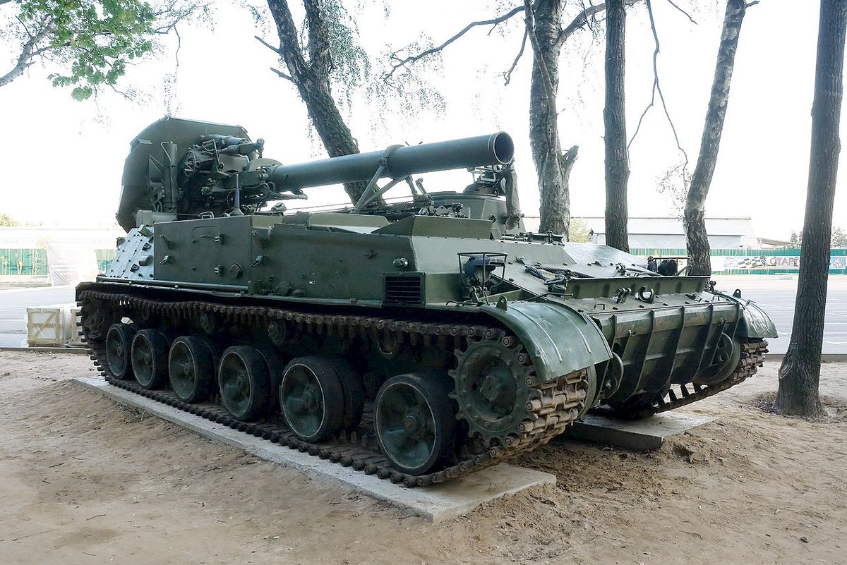 KorsasErik's tweet photo. Another one of the world's heaviest 240 mm #Russian #Tulip grenade launchers is blown to pieces by the
72 #OMBr, #BlackZaporozhets. Notice all the ammo boxes that had been stacked up by the #Tulpan system.
Each grenade weighs 130 kilograms. The Tulip cannot be replaced. https://t.co/uK5AeyCJYR