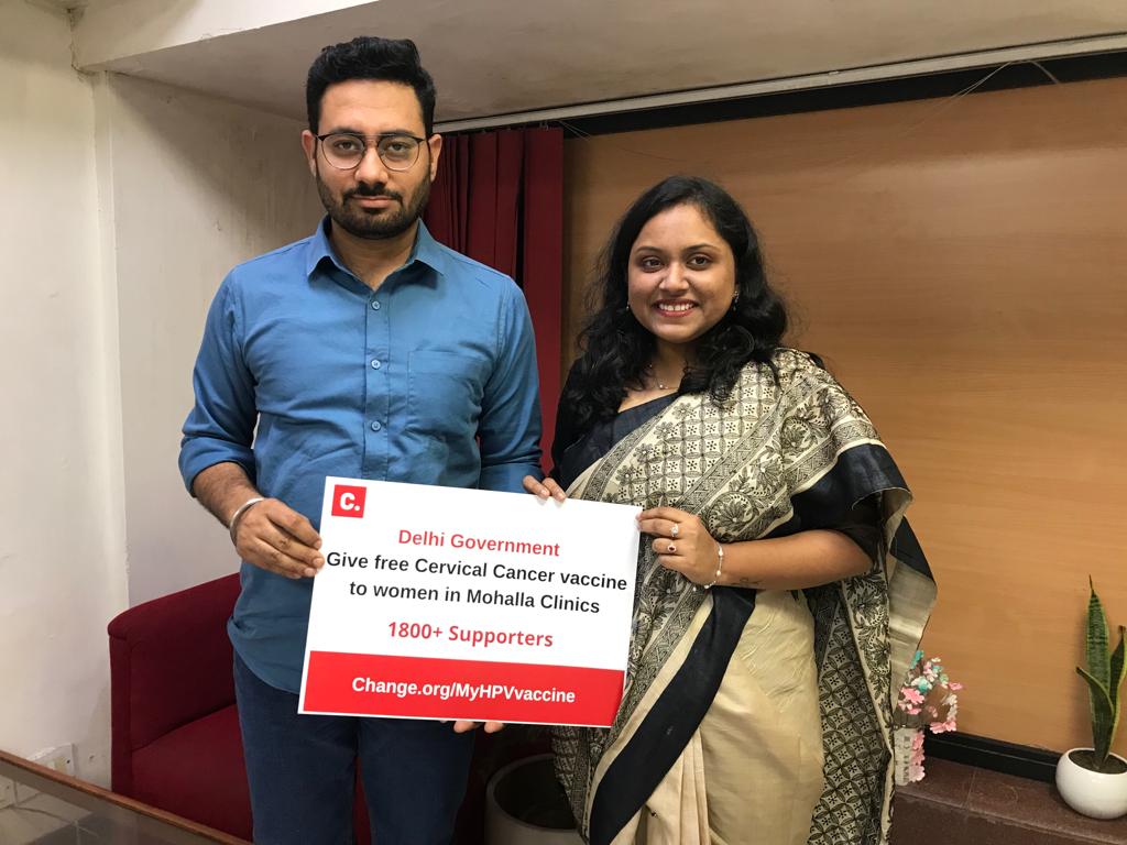 ChangeOrg_India's tweet photo. #MILESTONE Petitions Delivered to Delhi Govt #SheCreatesChange @cnaskar0731 @itsheena07  @badass_gaumata delivered their petitions to @ShaleenMitra, Secretary to Chairman cum Min. of Urban Dev. &amp; Health. Thank you Sir, for receiving the petitions signed by thousands of citizens. https://t.co/9Fx5lwnkUl